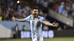 Chile vence con polémica a Bolivia y Messi aplasta a Panamá