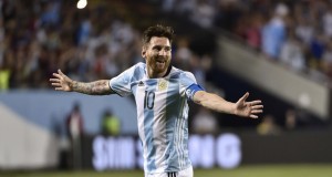 Chile vence con polémica a Bolivia y Messi aplasta a Panamá