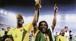 5 momentos (videos) inolvidables de Ronaldinho, se despide un grande
